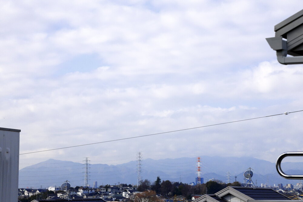 250123_IMG_9175_AD_丹沢山塊濃く霞む_青葉台上B_2X3.JPG