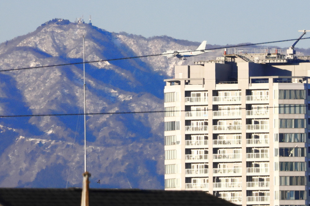 250206_IMG_2102_AD_自衛隊・P12哨戒機・大山1252m_GV.JPG