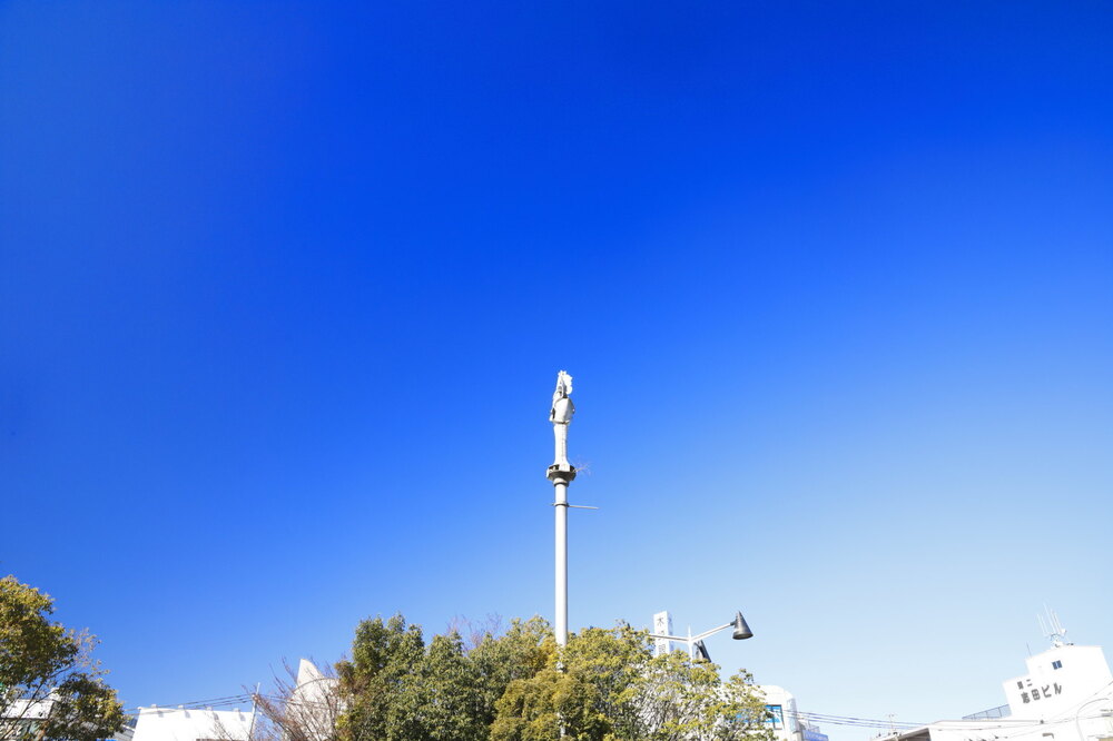 250223_IMG_7731_AD_快晴霞む_青葉台駅前_2X3.JPG